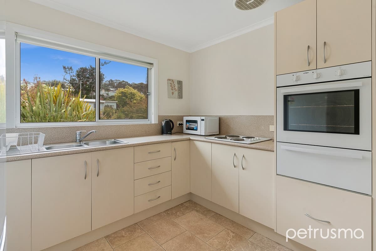 19 Rowitta Road Lindisfarne TAS 7015, Lindisfarne - Thumbnail 3