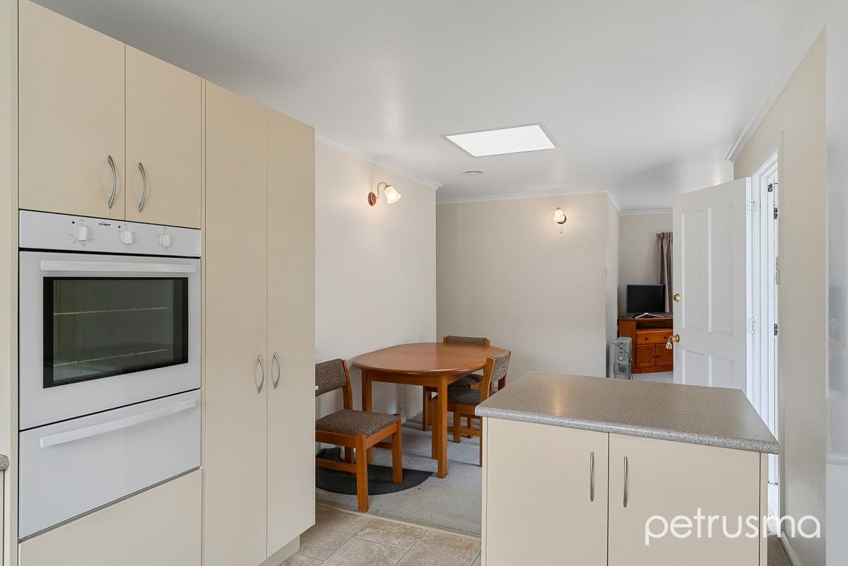 19 Rowitta Road Lindisfarne TAS 7015, Lindisfarne - Thumbnail 4