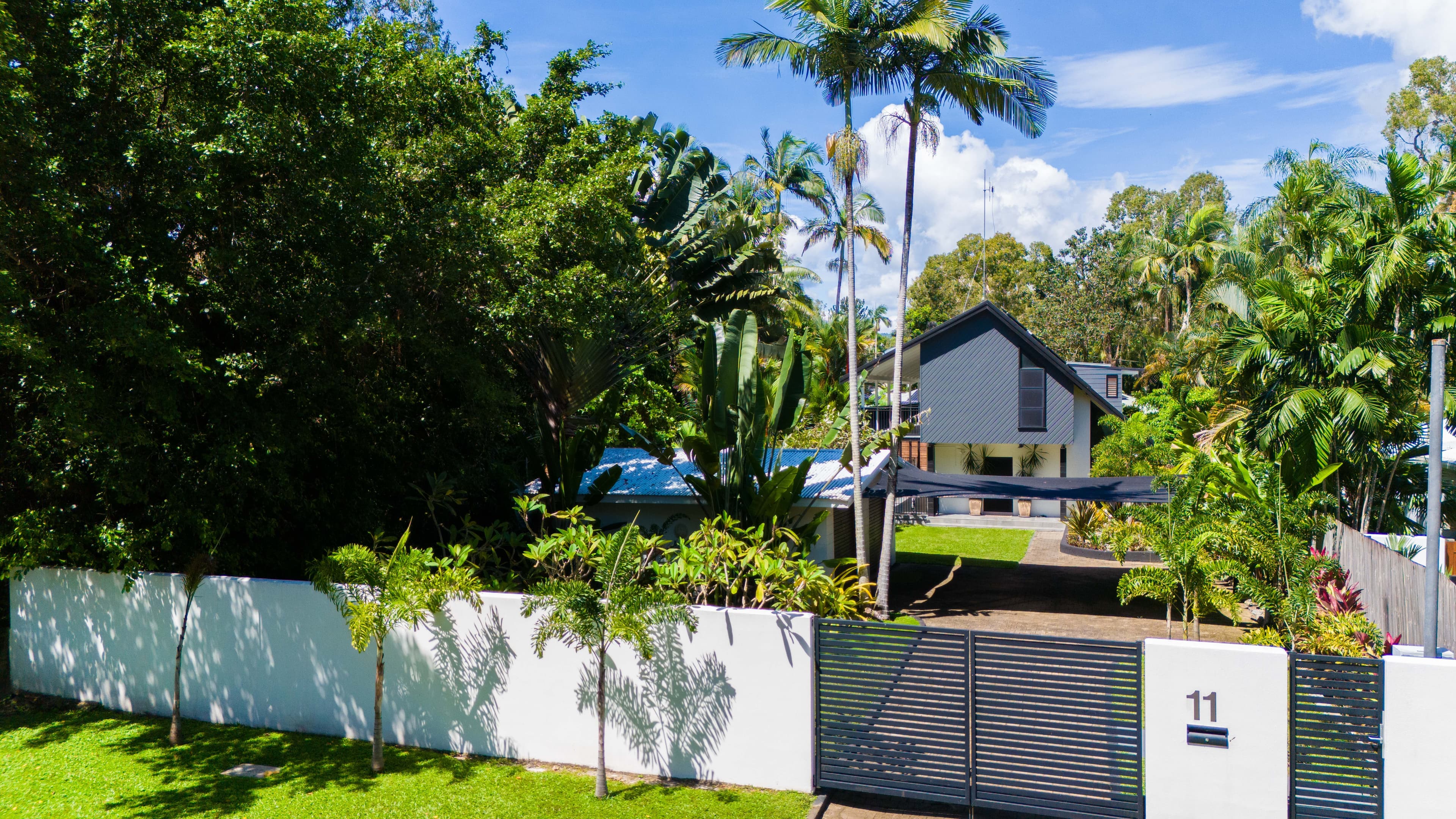 11 Langley Road, PORT DOUGLAS QLD 4877, Port Douglas - Thumbnail 2