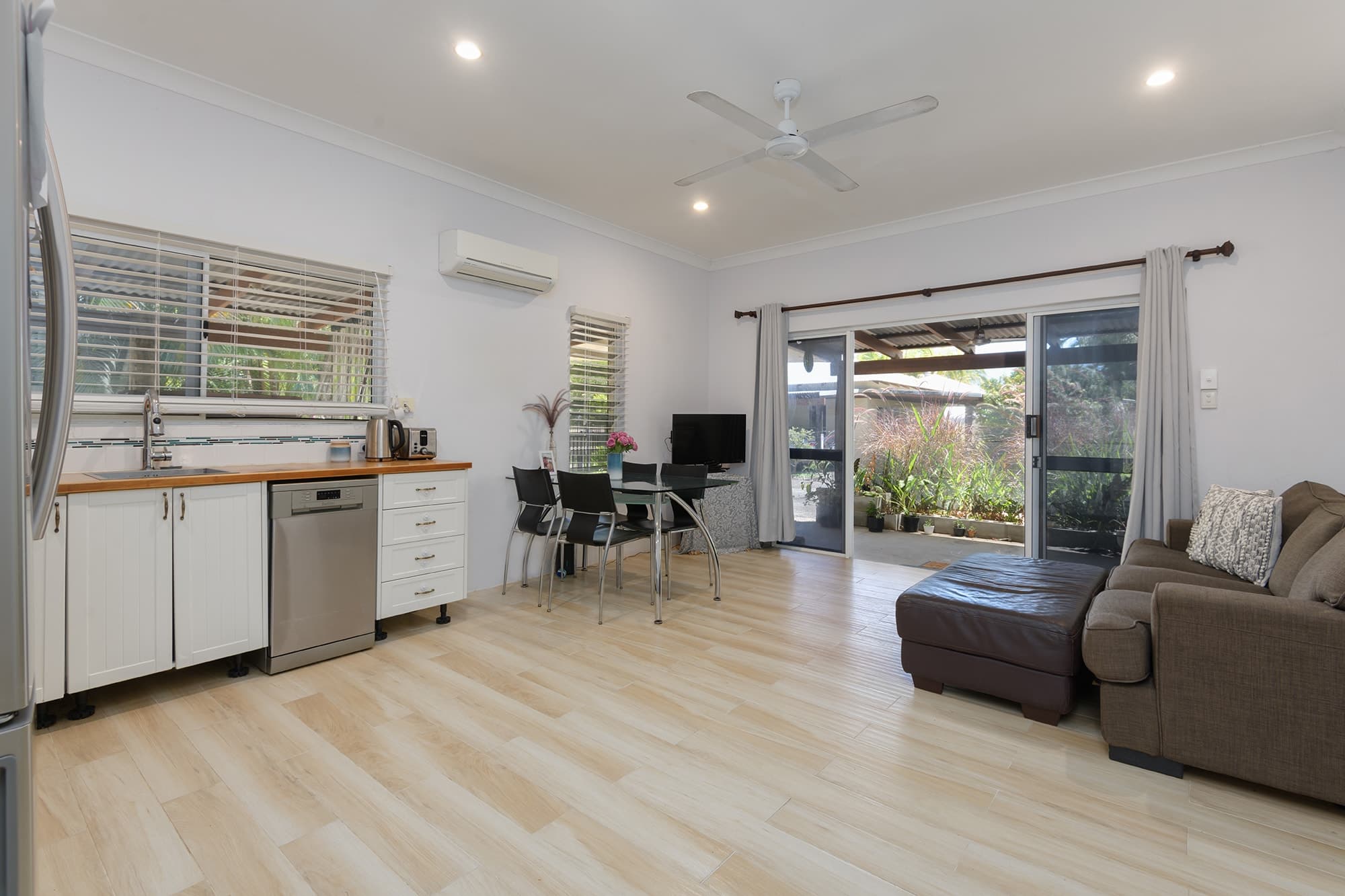4/10-12 Albatross Close, COOYA BEACH QLD 4873, Cooya Beach - Thumbnail 2