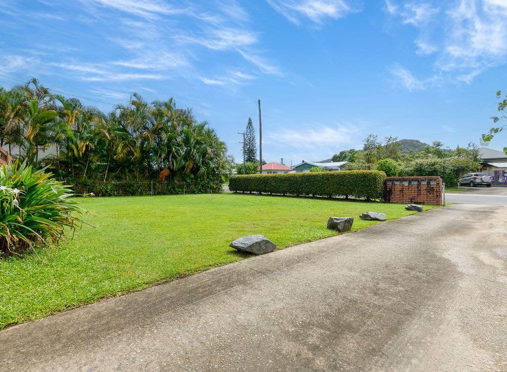 21 Wilson Street, MOSSMAN QLD 4873, Mossman - Thumbnail 3