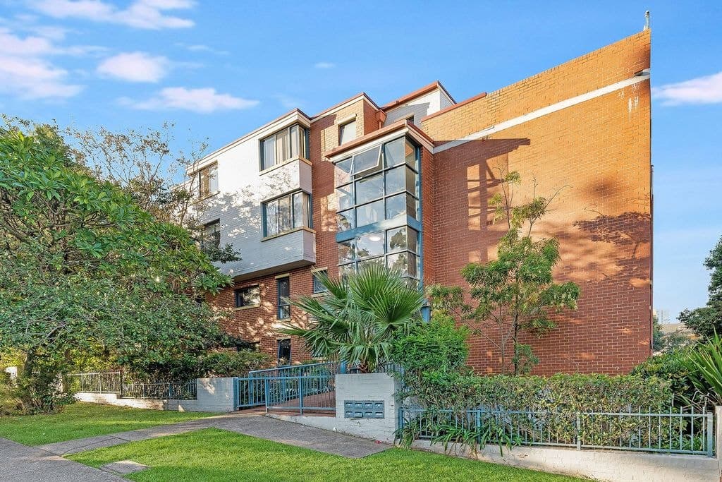 4/52-58 Woniora Road, Hurstville - Image 1