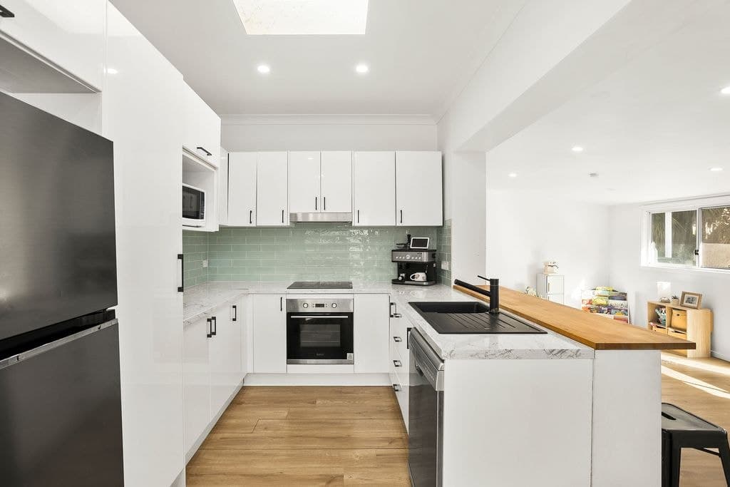 6 Baker Place, Mount Warrigal - Thumbnail 3
