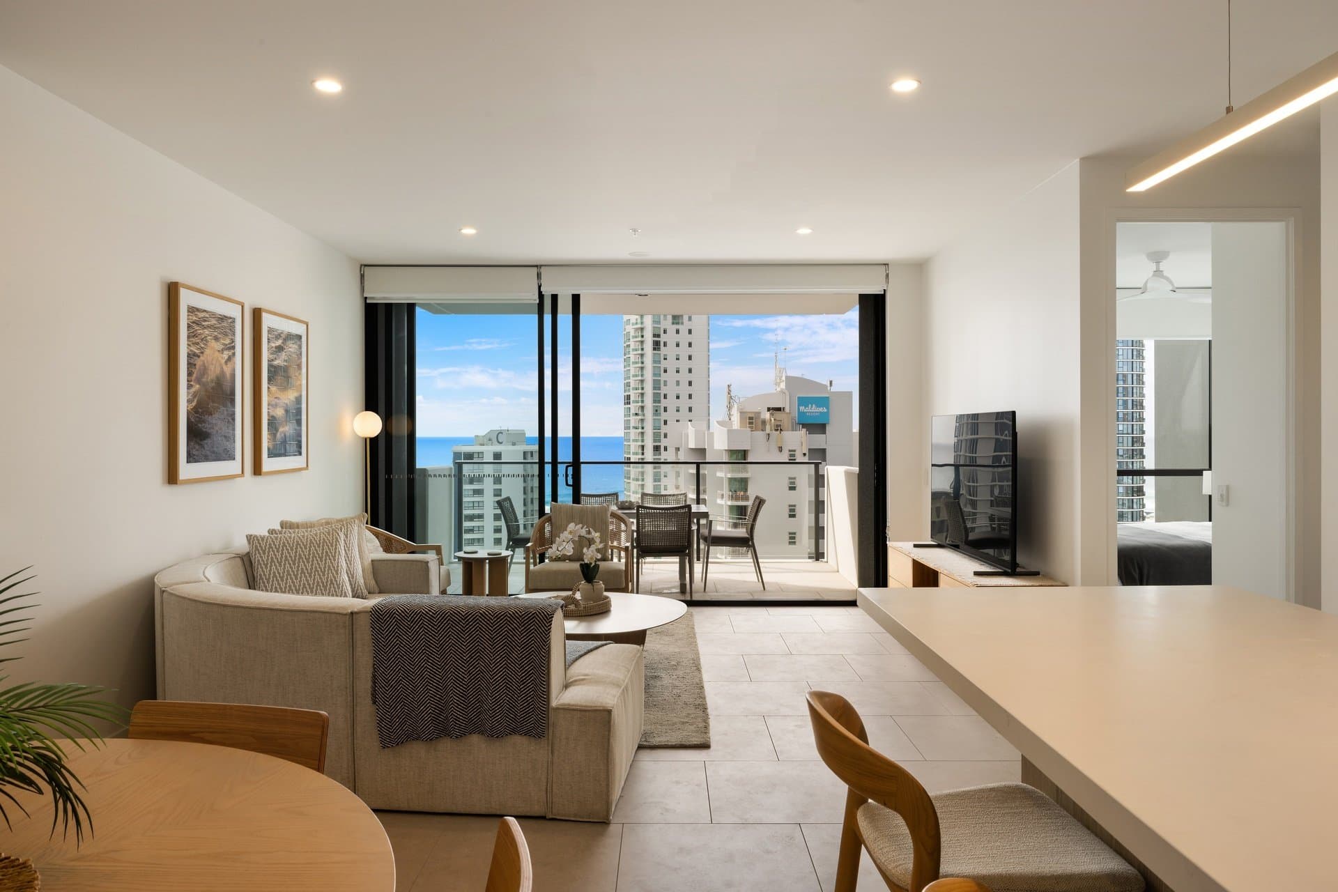 144/25 Woodroffe Avenue, Main Beach - Thumbnail 3