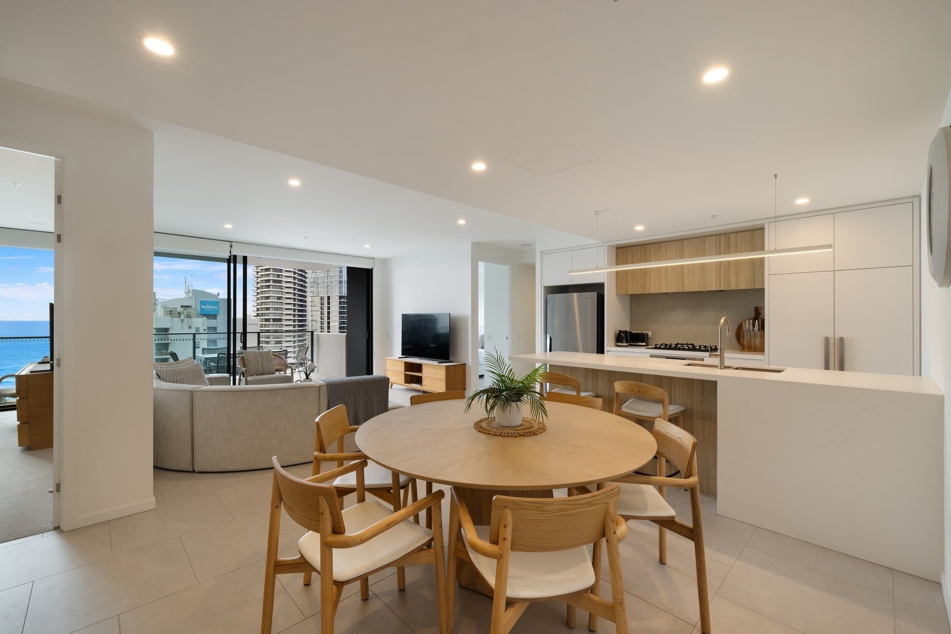 144/25 Woodroffe Avenue, Main Beach - Thumbnail 5