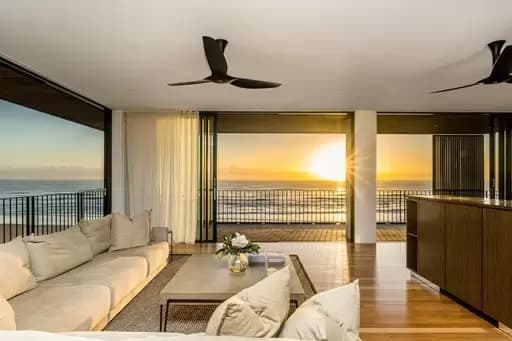 Main Beach, Main Beach - Image 1