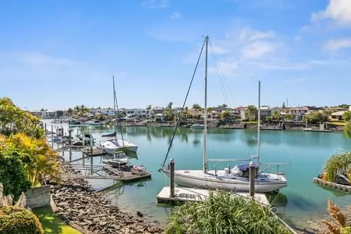 Raby Bay, Cleveland - Thumbnail 2