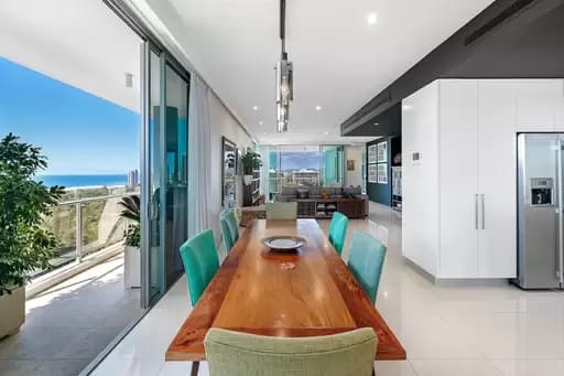 Main Beach, Main Beach - Image 1