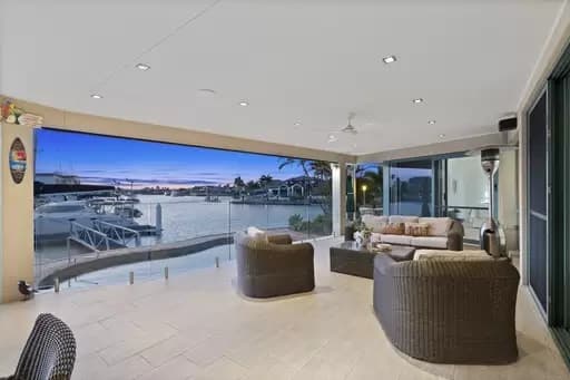 Raby Bay, Cleveland - Thumbnail 2