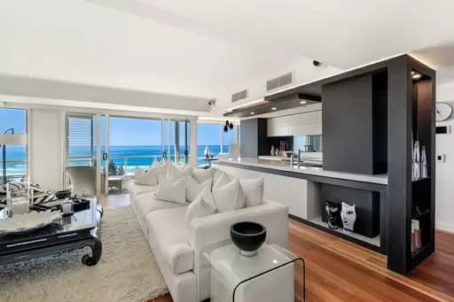 Main Beach, Main Beach - Image 1