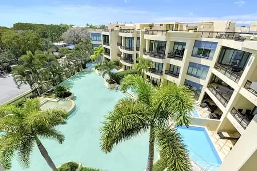 Main Beach, Main Beach - Thumbnail 3