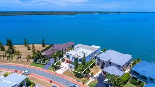 Sovereign Islands, Paradise Point - Image 1