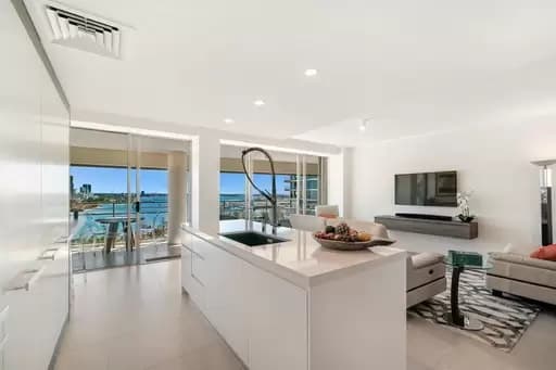 Main Beach, Main Beach - Thumbnail 4