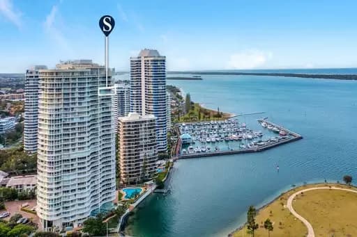Runaway Bay, Runaway Bay - Image 1