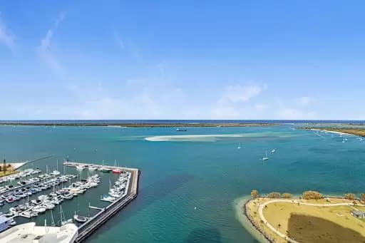 Runaway Bay, Runaway Bay - Thumbnail 2