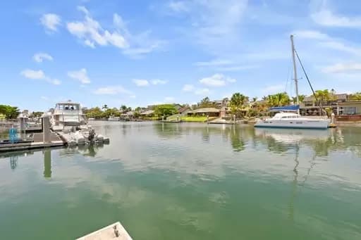 Raby Bay, Cleveland - Thumbnail 5