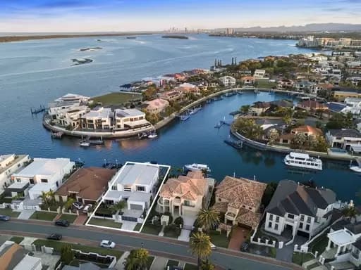 Sovereign Islands, Paradise Point - Thumbnail 2