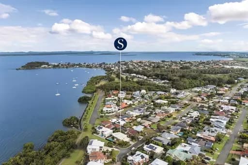 Victoria Point, Victoria Point - Thumbnail 2