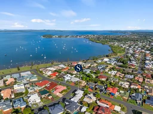 Victoria Point, Victoria Point - Thumbnail 2