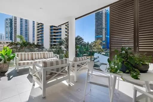 Main Beach, Main Beach - Image 1