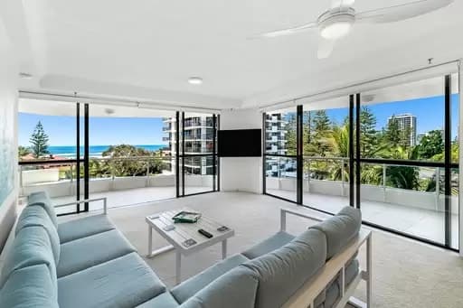 Main Beach, Main Beach - Image 1