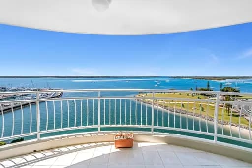 Runaway Bay, Runaway Bay - Image 1