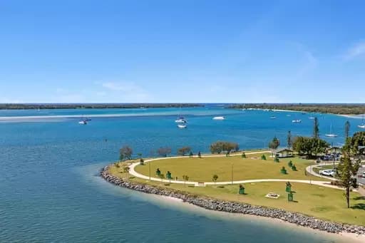 Runaway Bay, Runaway Bay - Thumbnail 5