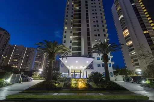9/11 Peak Avenue, Main Beach, Main Beach - Image 1