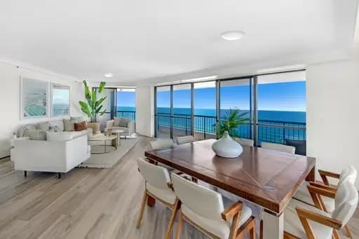 Main Beach, Main Beach - Image 1