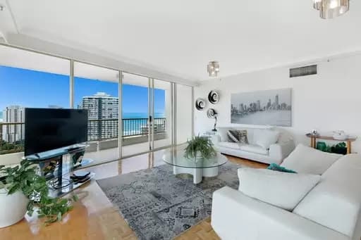 Main Beach, Main Beach - Image 1