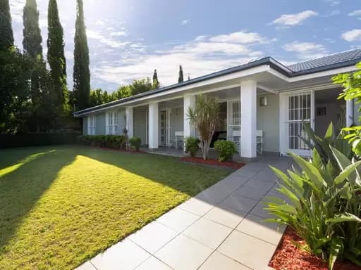 Isle Of Capri, Surfers Paradise - Image 1