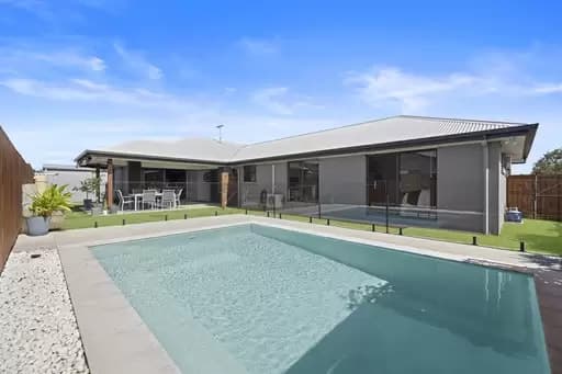 Caboolture, Caboolture - Image 1