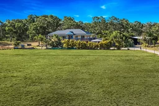 Beachmere, Beachmere - Image 1