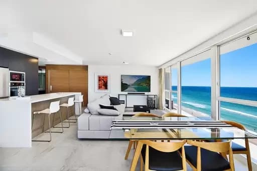 Main Beach, Main Beach - Image 1