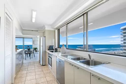 Main Beach, Main Beach - Image 1