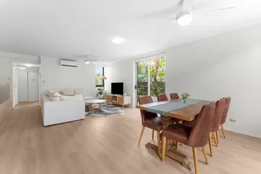 Burleigh Waters, Burleigh Waters - Image 1