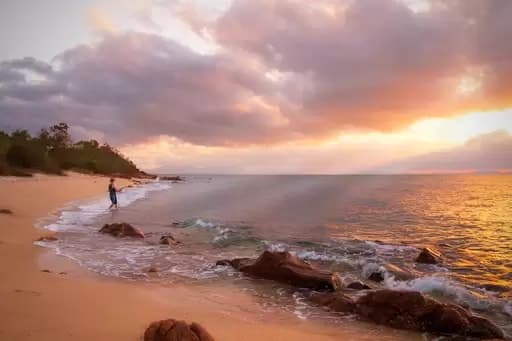 Brisk Bay, Bowen - Image 1