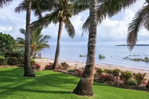 Brisk Bay, Bowen - Thumbnail 3