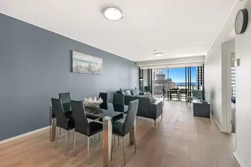 Broadbeach, Broadbeach - Thumbnail 5