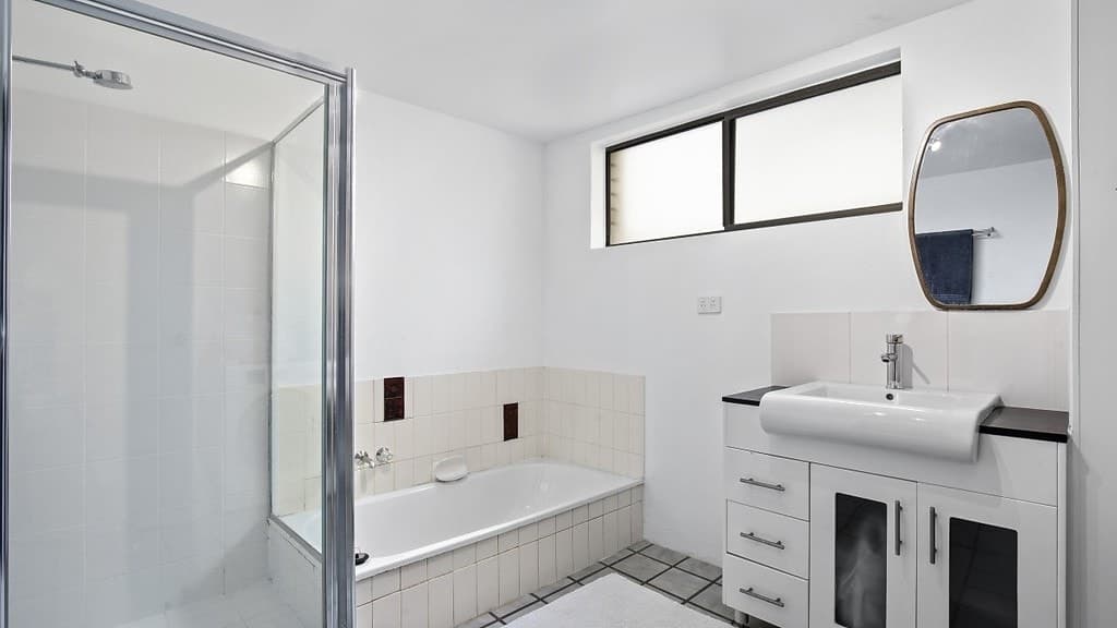 Broadbeach, Broadbeach - Image 1