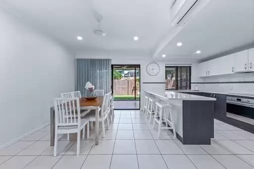 Cannonvale, Cannonvale - Image 1