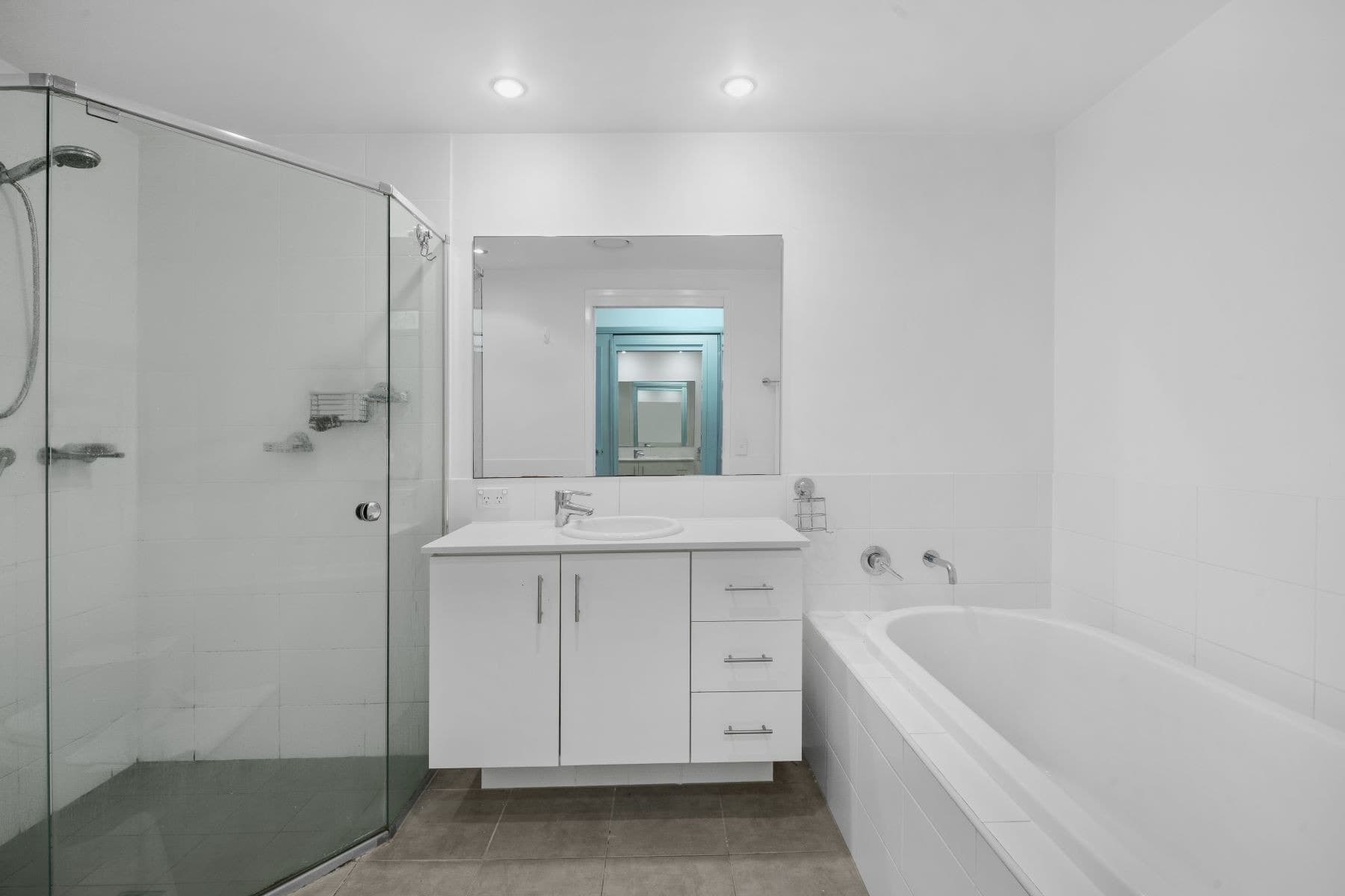 Broadbeach Waters, Broadbeach Waters - Thumbnail 8