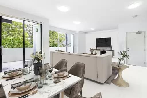 Surfers Paradise, Surfers Paradise - Image 1