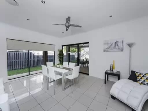 Oxenford, Oxenford - Image 1