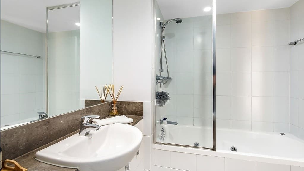Broadbeach, Broadbeach - Image 1