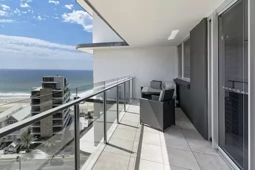 Main Beach, Main Beach - Image 1