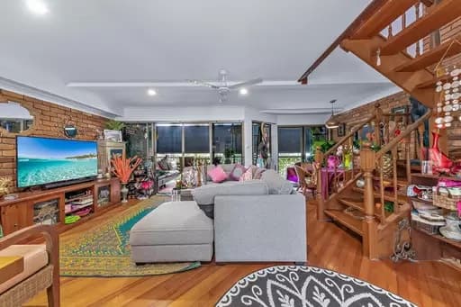 Cannonvale, Cannonvale - Image 1