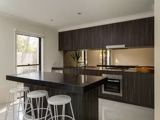 Robina, Robina - Thumbnail 2