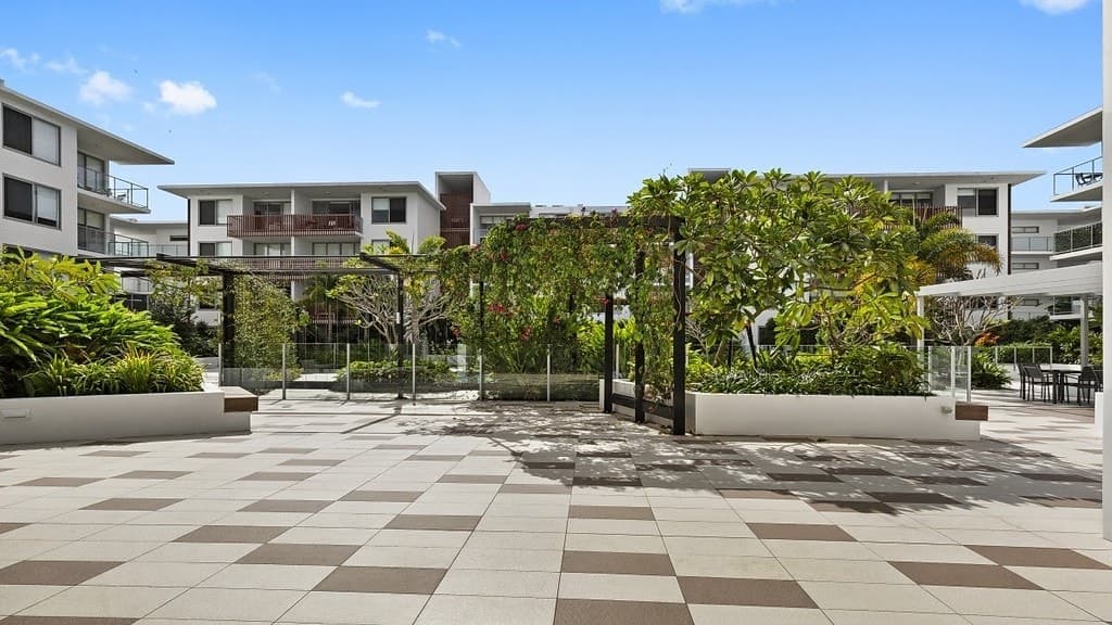 Bundall, Bundall - Image 1