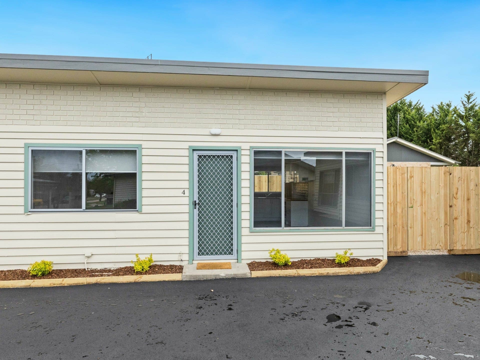 Unit 4/4 Grosvenor Court, Bairnsdale, Bairnsdale - Thumbnail 2